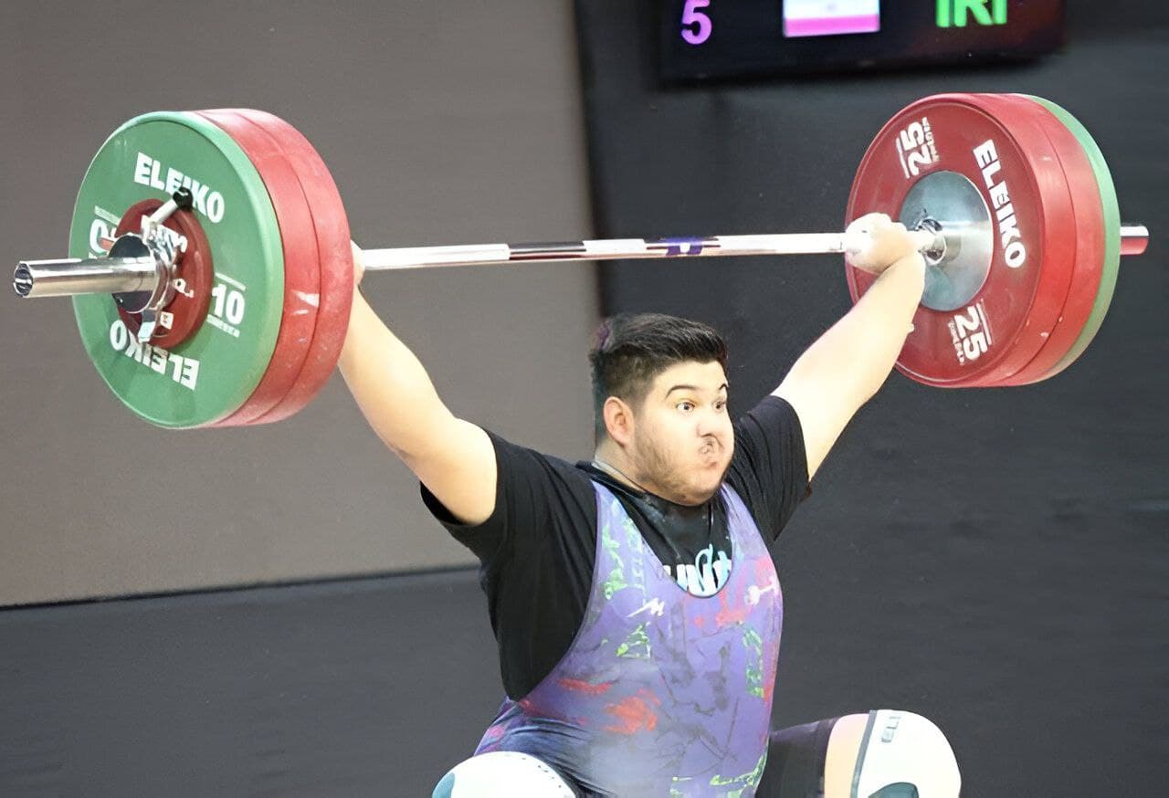 نوجوان اردبیلی، قوی‌ترین وزنه‌بردار جهان