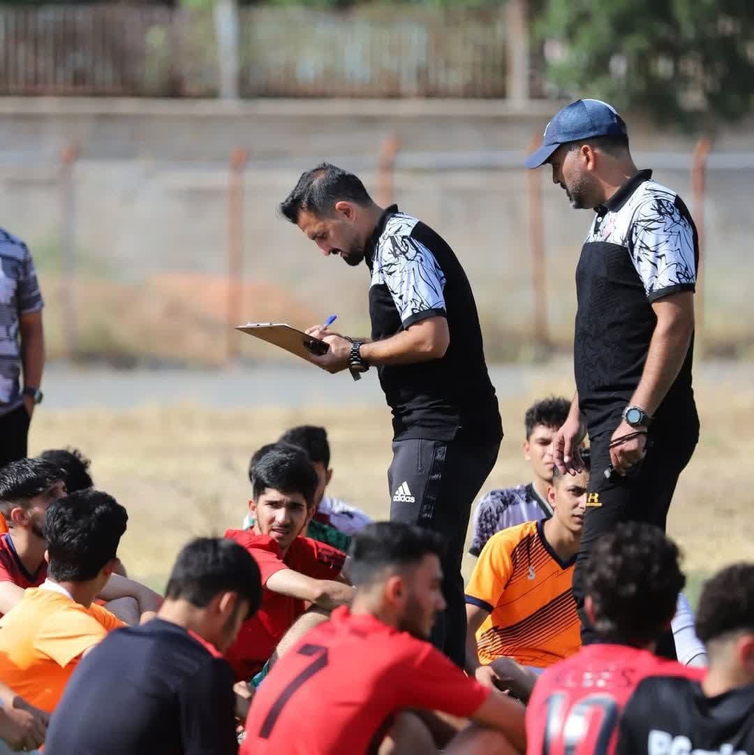 تا بازیکن بااستعداد بومی هست؛ چرا غیر بومی؟!