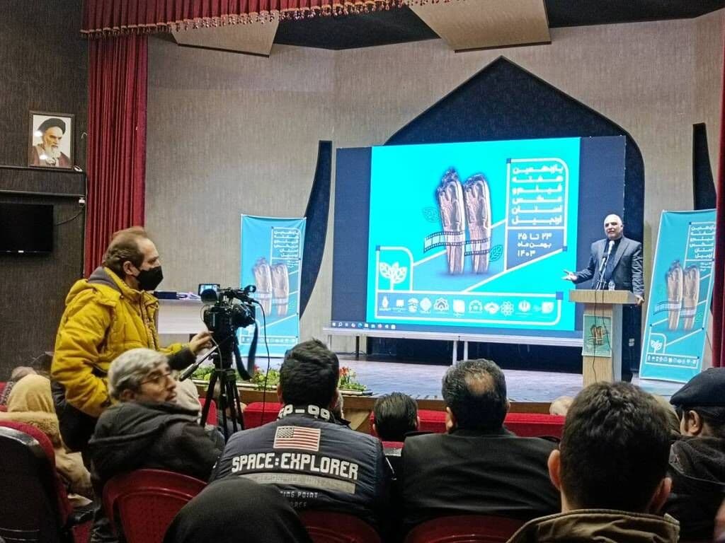 فیلمساز اردبیلی برنده سیمرغ بلورین جشنواره فجر تجلیل شد