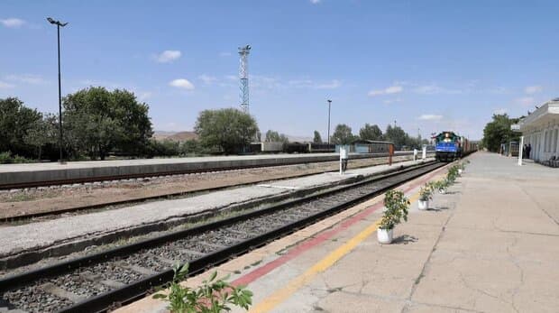 خط دوم راه آهن زنجان - قزوین تا سفر رئیس جمهور به استان افتتاح می‌شود