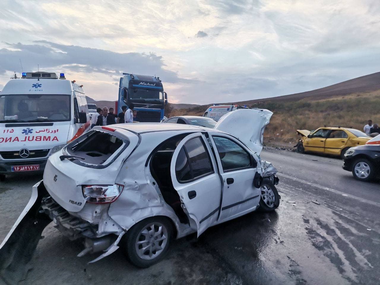 برخورد تیبا و سمند سواری عمومی در محور پیرانشهر-نقده