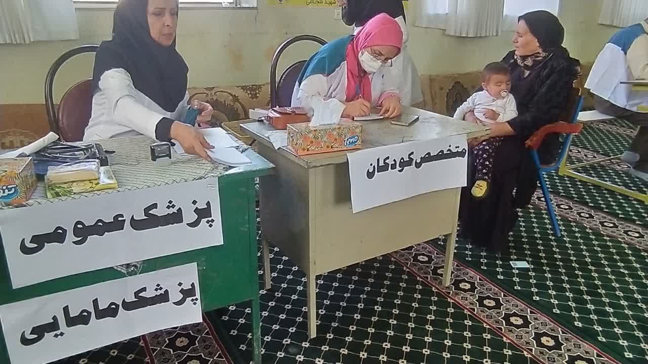 در راستای ارائه خدمات بهداشتی و درمانی به مناطق محروم برنامه ویزیت رایگان در روستای اخیان از توابع شهرستان سلماس برگزار شد.