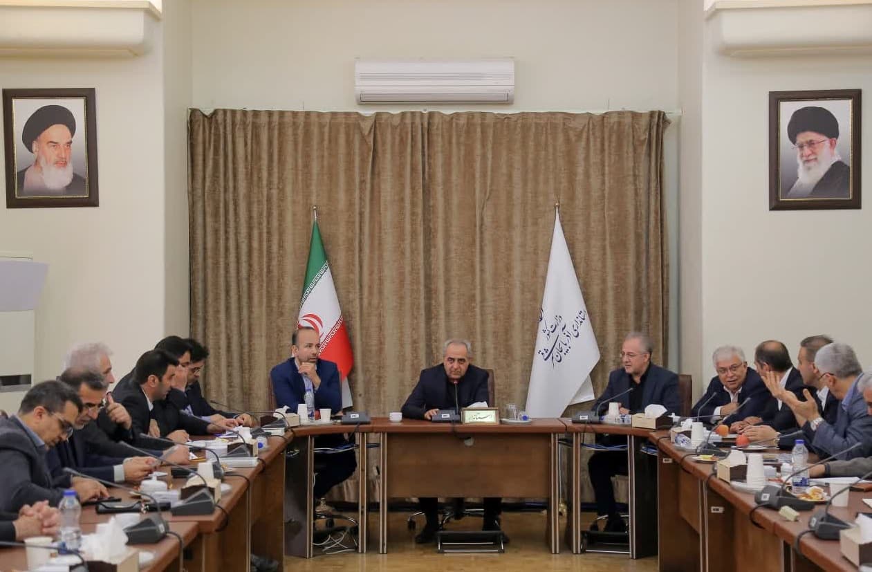 نهایی شدن آغاز عملیات اجرایی ساخت ۱۴۴۰ مگاوات نیروگاه برق خورشیدی در استان 