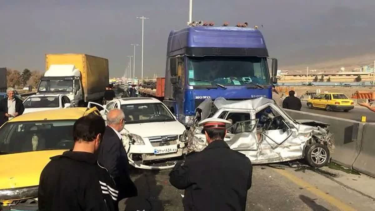 تصادف زنجیره ای در اتوبان قزوین زنحان