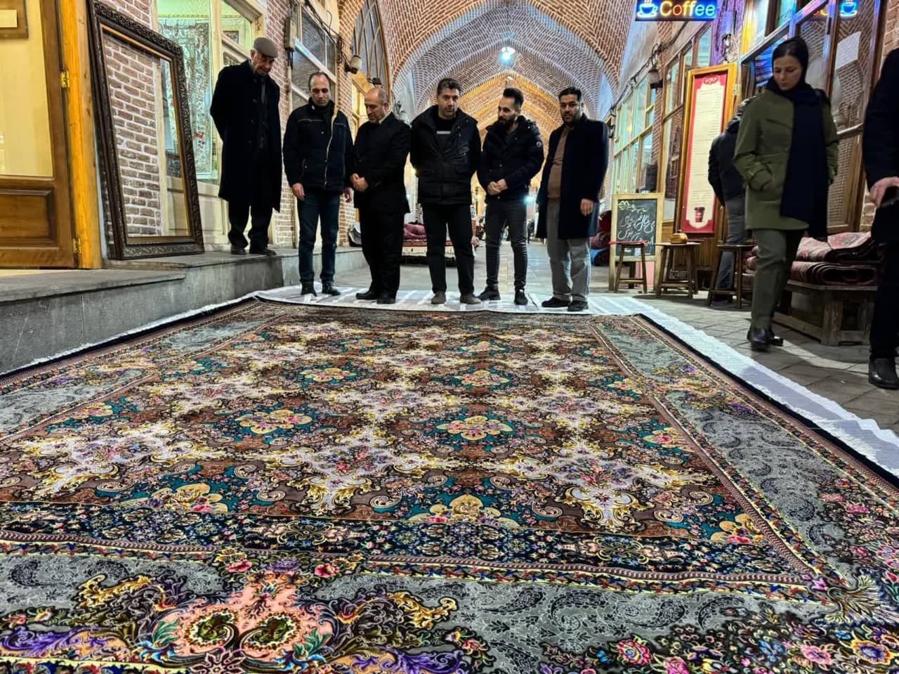رونمایی از قالی نفیس و منحصر به فرد همایون در تبریز 